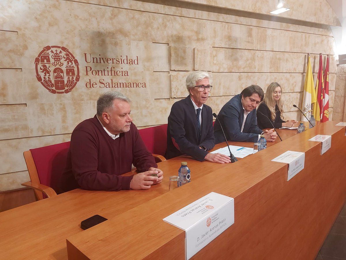 upsa's tweet image. 📢 El vicerrector de Formación Permanente y Doctorado, Pedro Sangro, ha presentado el acto de inauguración del #Programa en Dirección y Gestión Comercial para Gerentes de Agencias y Gerentes de SGRs (2025-2026) de @Repsol.