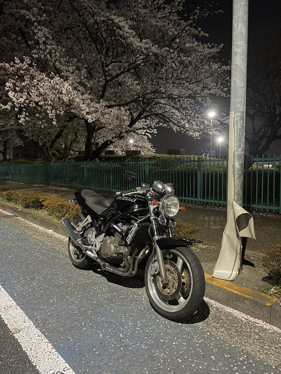 スズツキ tweet media