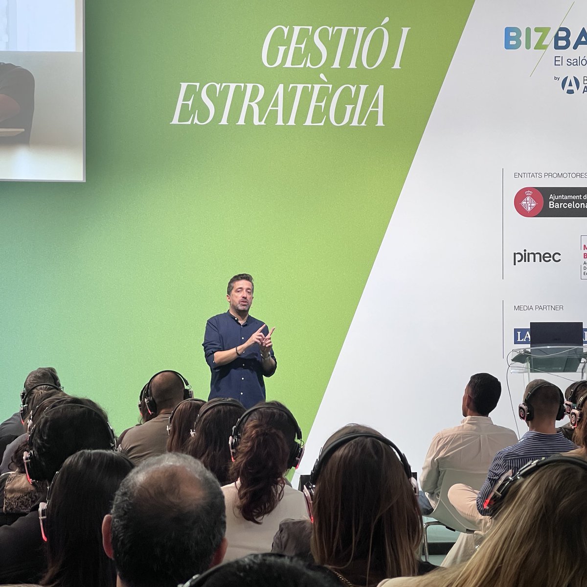 bizbarcelona's tweet photo. “Domina el llenguatge no verbal en l’àmbit empresarial” 👀 a l’espai Gestió i Estratègia.
El formador i consultor Jordi Reche comparteix com interpretar els senyals inconscients que es donen en reunions, presentacions o negociacions.

Organitza: @Pimec https://t.co/MryL9KabwI
