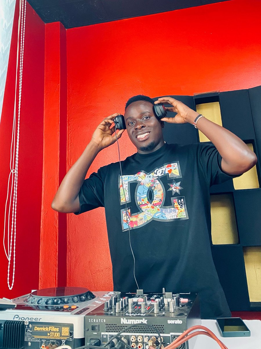 Dj Scarz Coming in hot with the Classics! 
#SanyuBridge 
#SanyuFMUpdates #GetHooked