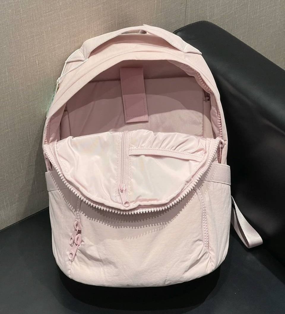 Spacious backpack for school, college, and work🎒

a thread~