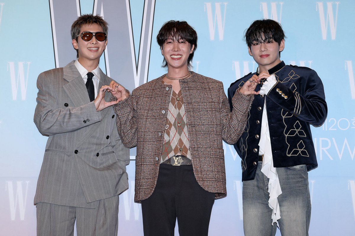MTVUK's tweet photo. RM, V &amp; j-hope sandwich! 💕💖
#BTS #RM #jhope #V #Taehyung #WKorea #LoveYourW https://t.co/NWEU1yEVu0