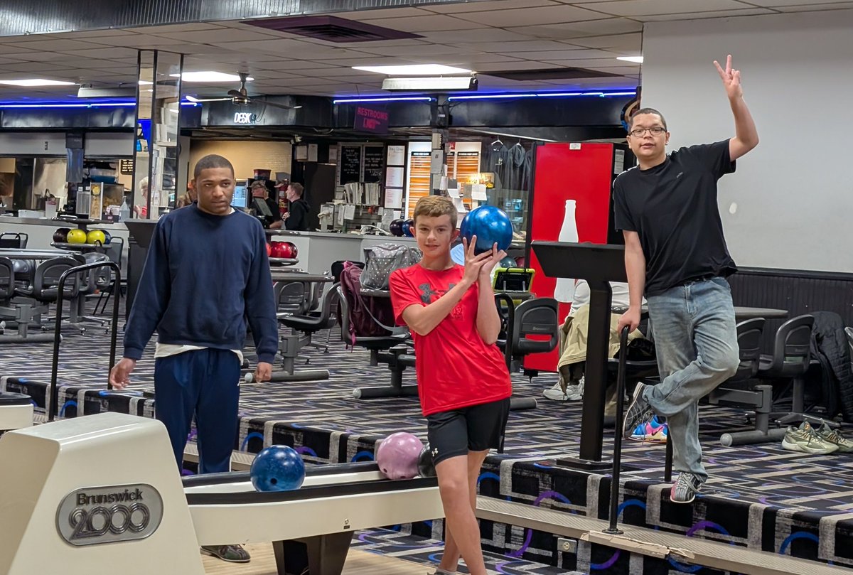 Mrs_Milton22's tweet image. Our &quot;Building Independence&quot; class went bowling for our recreation activity this month! This was a fun way to practice important social skills together. 🎳 🚀💙💛
#realworldskills #functionalskills
#Room104