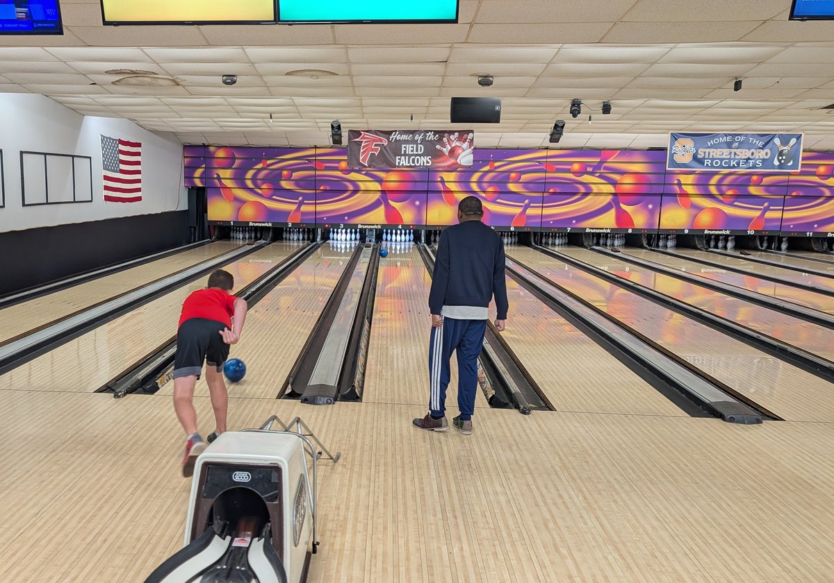 Mrs_Milton22's tweet image. Our &quot;Building Independence&quot; class went bowling for our recreation activity this month! This was a fun way to practice important social skills together. 🎳 🚀💙💛
#realworldskills #functionalskills
#Room104