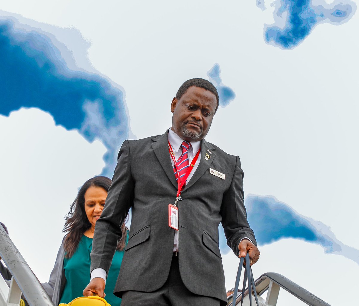 KenyaAirways's tweet image. We extend our heartfelt appreciation to our crew who safely flew back the late Rt. Hon. Raila Odinga and the accompanying delegation from Mumbai.

Your professionalism, composure, and dedication in this solemn duty embody the true spirit of service and care that defines us.

As…