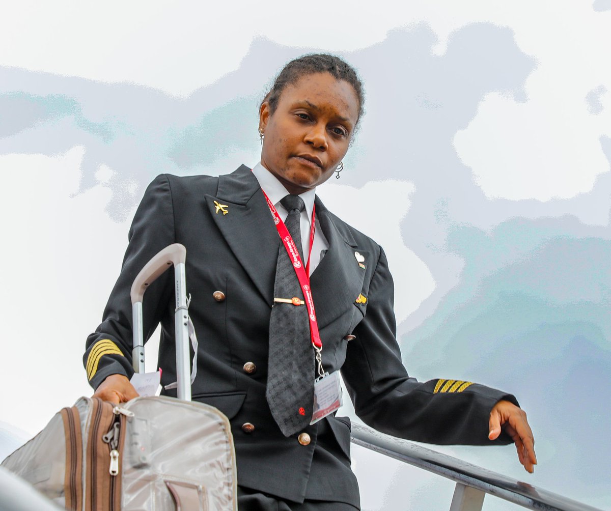 KenyaAirways's tweet image. We extend our heartfelt appreciation to our crew who safely flew back the late Rt. Hon. Raila Odinga and the accompanying delegation from Mumbai.

Your professionalism, composure, and dedication in this solemn duty embody the true spirit of service and care that defines us.

As…