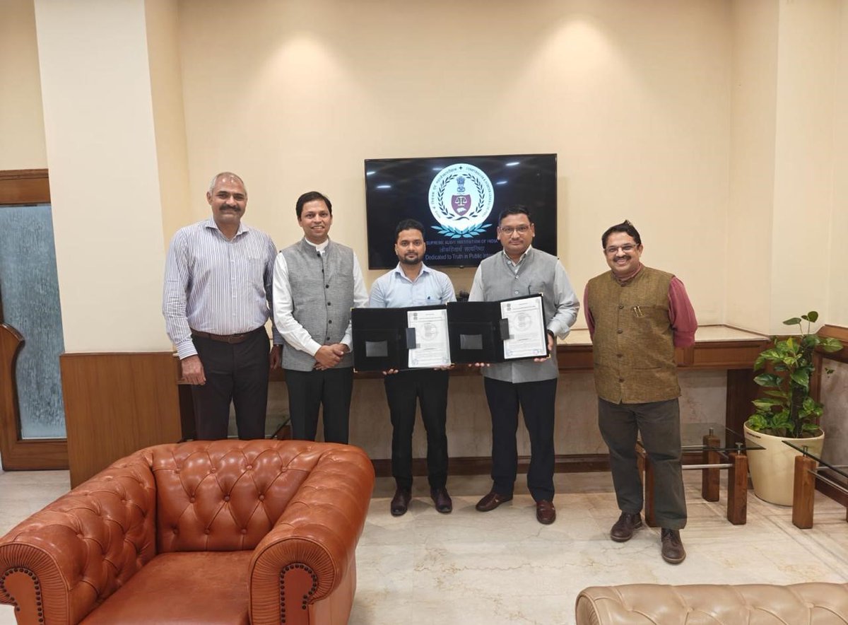 A step closer to green governance! CESL signs an agreement with the Office of the CAG of India for deployment of 30 EVs under the innovative EV-as-a-Service model — empowering govt agencies to adopt clean mobility in line with India’s #NetZero vision.  #EVolution #GreenIndia