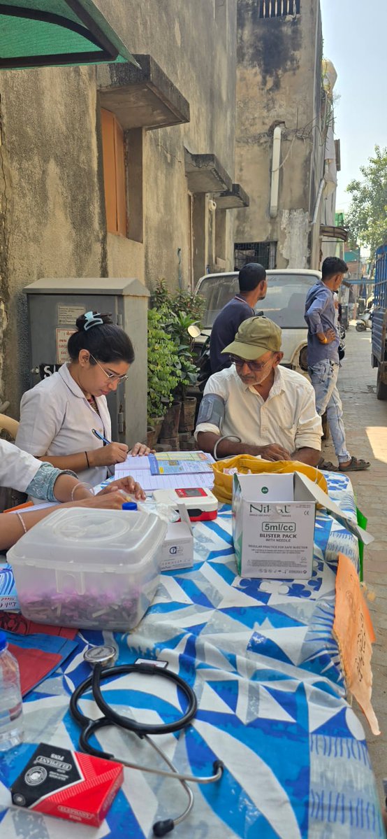 dsbccAmc's tweet image. ન્યુ અંબાવાડી UPHC દ્વારા રાજીવનગર 1 ખાતે Outreach Medical Campનું આયોજન
•આરોગ્ય તપાસ
•વિનામુલ્યે  દવાઓનું વિતરણ
• જનજાગૃતિ અને માર્ગદર્શન
સમાજ સુધી આરોગ્ય પહોંચાડવાનું AMC નું સંકલ્પ!
#AMC #MedicalCamp #Outreach #UPHC #PublicHealth #Ahmedabad