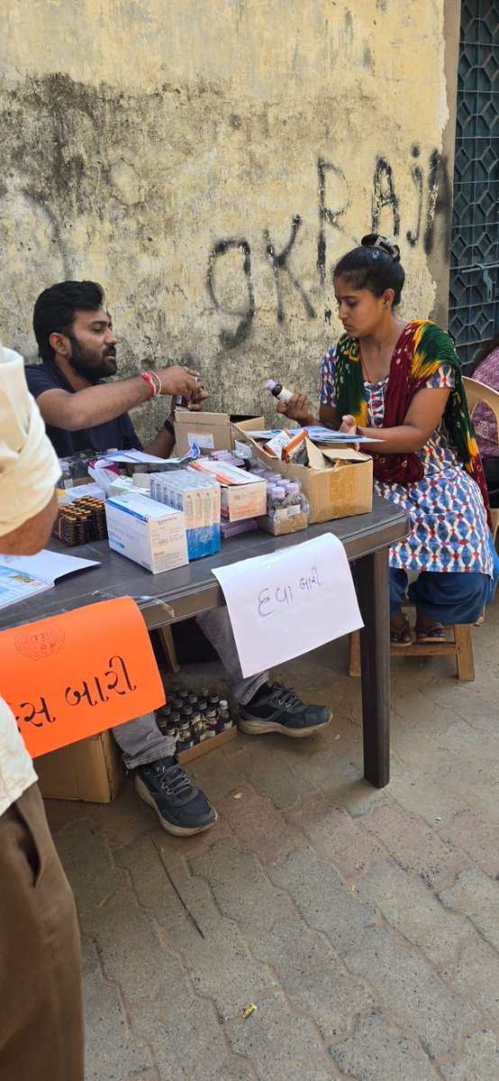 dsbccAmc's tweet image. ન્યુ અંબાવાડી UPHC દ્વારા રાજીવનગર 1 ખાતે Outreach Medical Campનું આયોજન
•આરોગ્ય તપાસ
•વિનામુલ્યે  દવાઓનું વિતરણ
• જનજાગૃતિ અને માર્ગદર્શન
સમાજ સુધી આરોગ્ય પહોંચાડવાનું AMC નું સંકલ્પ!
#AMC #MedicalCamp #Outreach #UPHC #PublicHealth #Ahmedabad