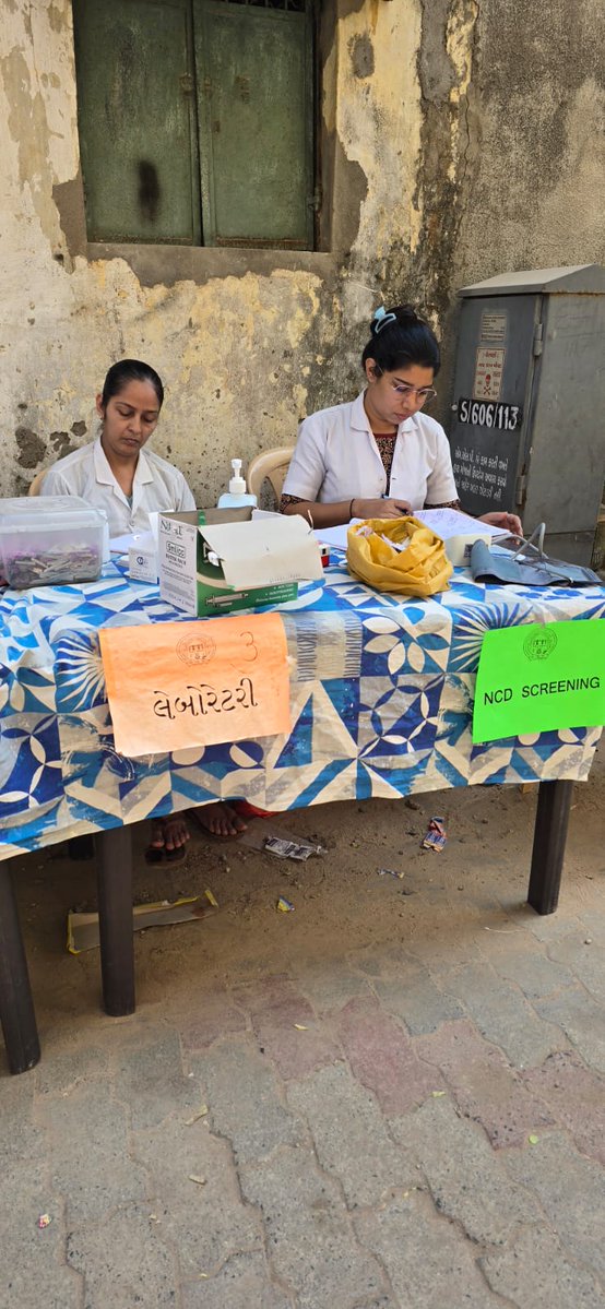 dsbccAmc's tweet image. ન્યુ અંબાવાડી UPHC દ્વારા રાજીવનગર 1 ખાતે Outreach Medical Campનું આયોજન
•આરોગ્ય તપાસ
•વિનામુલ્યે  દવાઓનું વિતરણ
• જનજાગૃતિ અને માર્ગદર્શન
સમાજ સુધી આરોગ્ય પહોંચાડવાનું AMC નું સંકલ્પ!
#AMC #MedicalCamp #Outreach #UPHC #PublicHealth #Ahmedabad