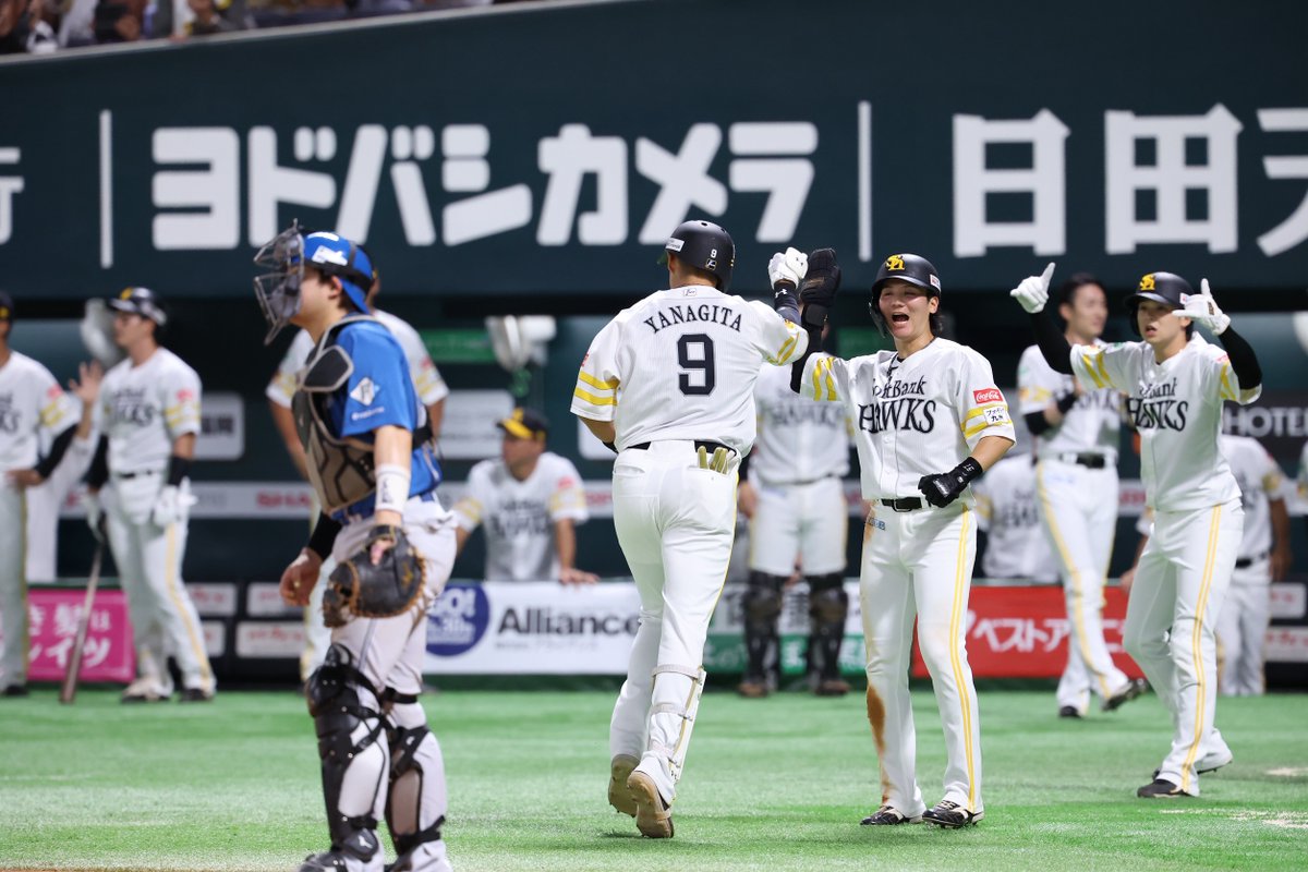 takafullc2's tweet photo. #柳田悠岐 選手が先制3ラン！！！！！！！！

photo by Yuki Kajiya📷

#sbhawks #鷹フル https://t.co/XtNsNkKmNY