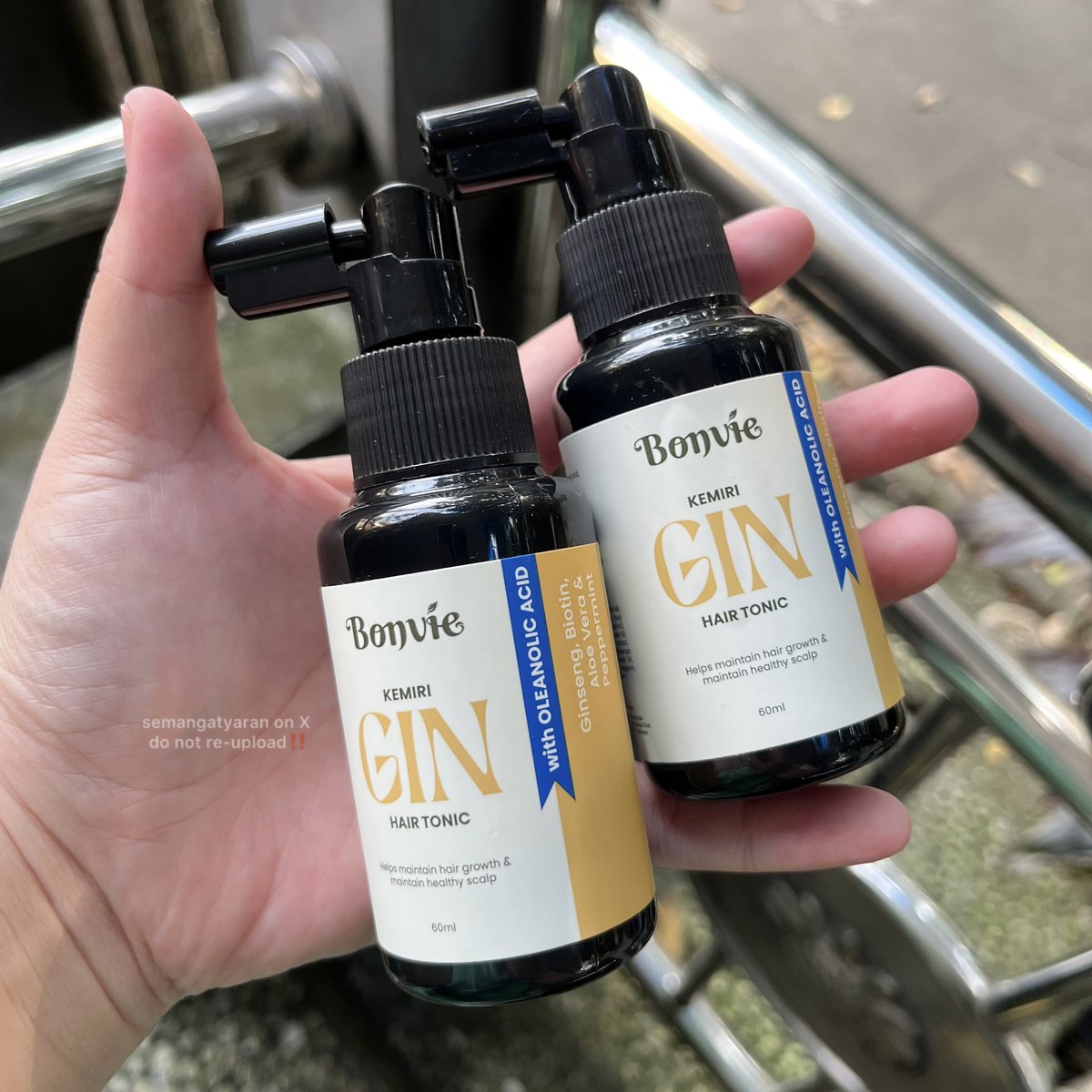 semangatyaran's tweet image. dari rambut sampai kulit, semua terawat dan wangi berkat produk lokal ini 😭🤍

TOP 4 local care favorites
hair, body, skin, and perfume edition ✨