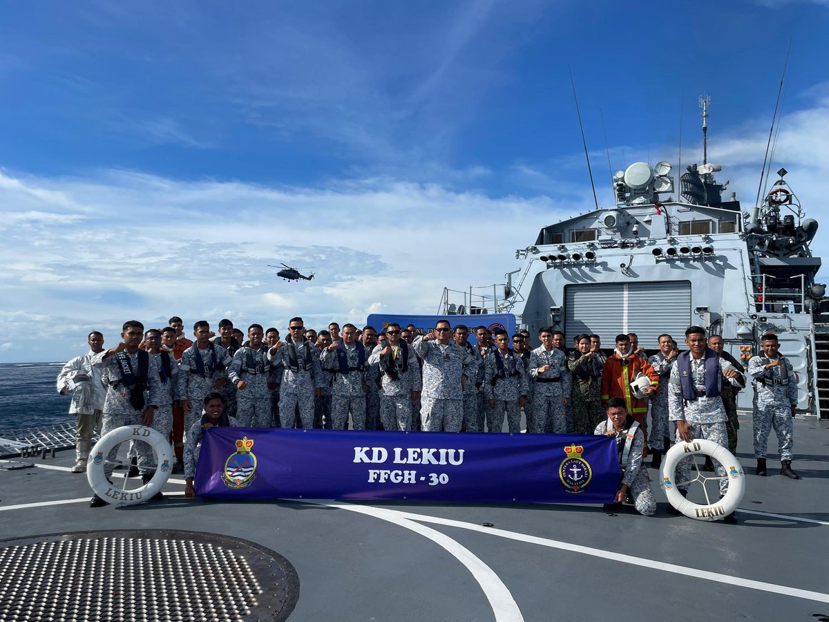 Enam kapal, dua bendera, satu semangat di lautan biru. 
KD LEKIU, KD TERENGGANU, KD PERKASA, RSS STEADFAST, RSS FEARLESS dan RSS VIGOUR berganding tenaga dalam Eksesais MALAPURA 33/25. Kedua - dua negara menzahirkan kesepaduan dan profesionalisme di samudera.
