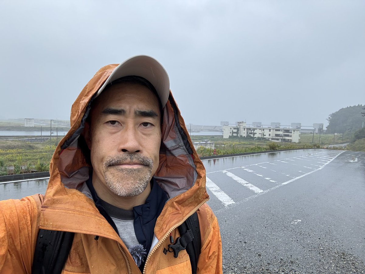 hamatsutomoaki's tweet photo. いわてTUNAMIメモリアル、希望のかけ橋とベルトコンベアの基礎、奇跡の一本松、震災遺構の陸前高田ユースホステル・気仙中学校にも立ち寄りました。 https://t.co/Grni7ukAol