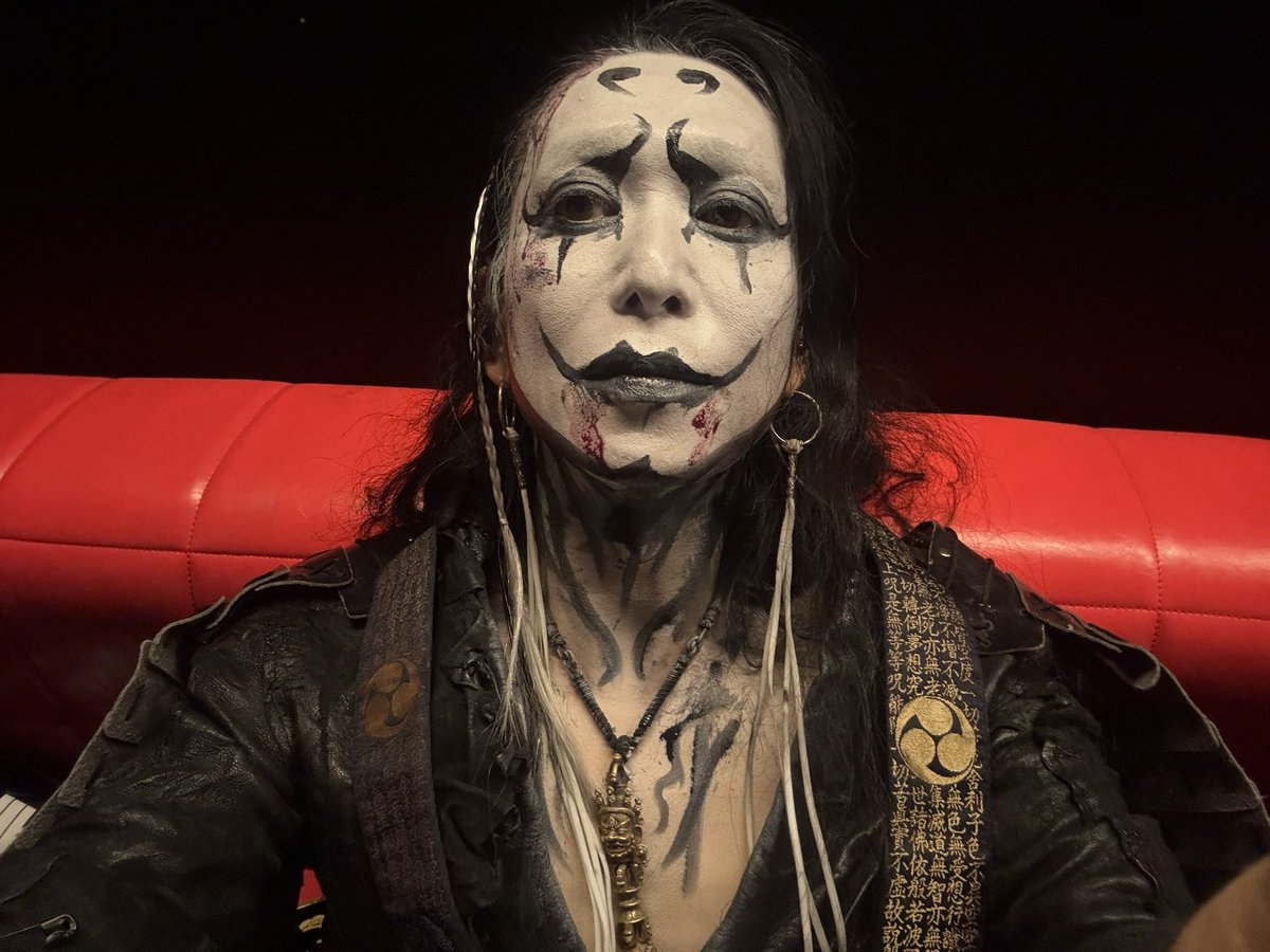 Before Australia, it's a live concert in Singapore!👻🎸
オーストラリアの前にシンガポール！シンガポールのファン達がディスティニアのアルバムもたくさん持ってて驚いた👻🎸
今日は宿泊なしで再びフライト✈️😲