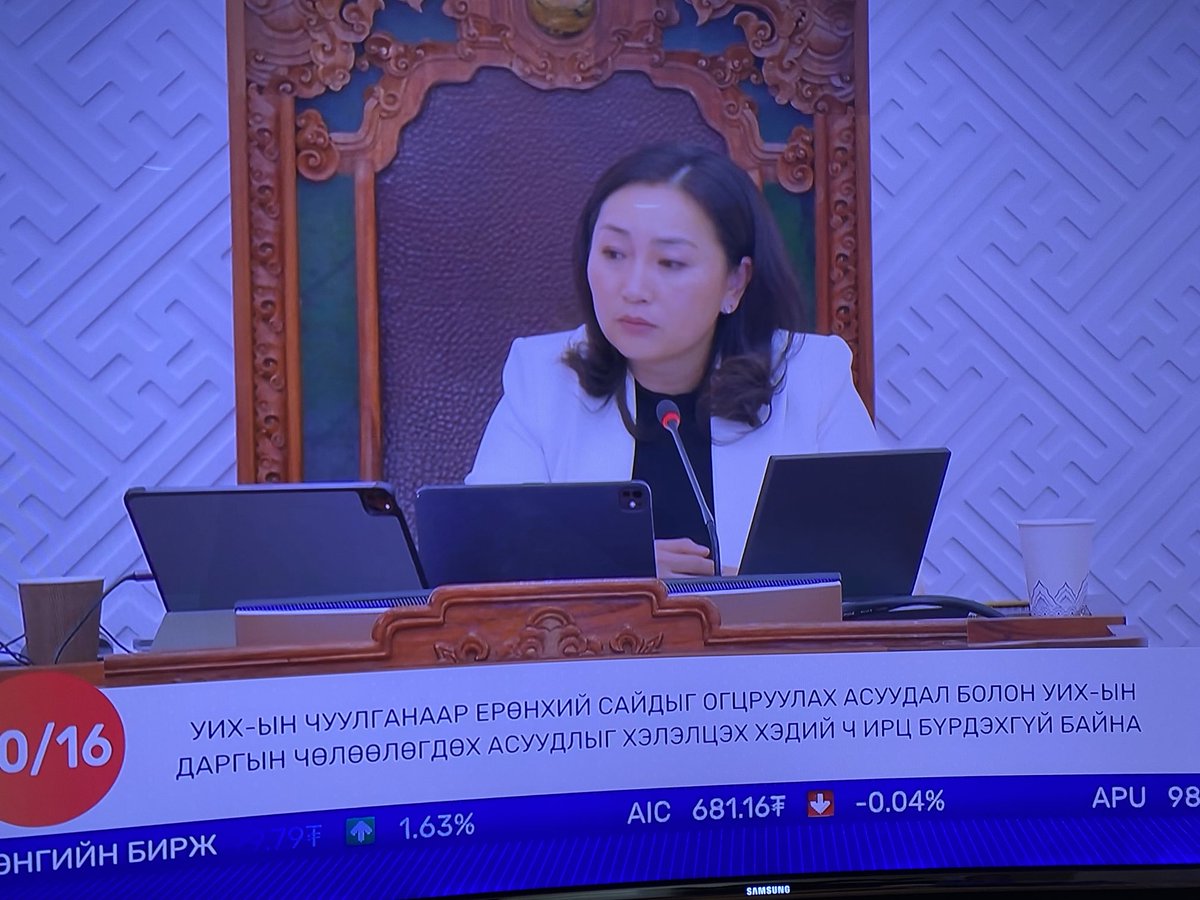 Энэ ⁦<a href="/KhBulgan/">Bulgantuya.Kh</a>⁩ блаавгай эмэгтэй гишүүдийг, эмэгтэй хүмүүсийг их муухай харагдуулж байна даа. Эрэгтэй хүн байсан бол арай ч ийм увайгүй тэнэг байхгүй байх л гэж бодогдож байна. Тэгээд л энийг зарлахаар айх юм гэнээ ха ха.