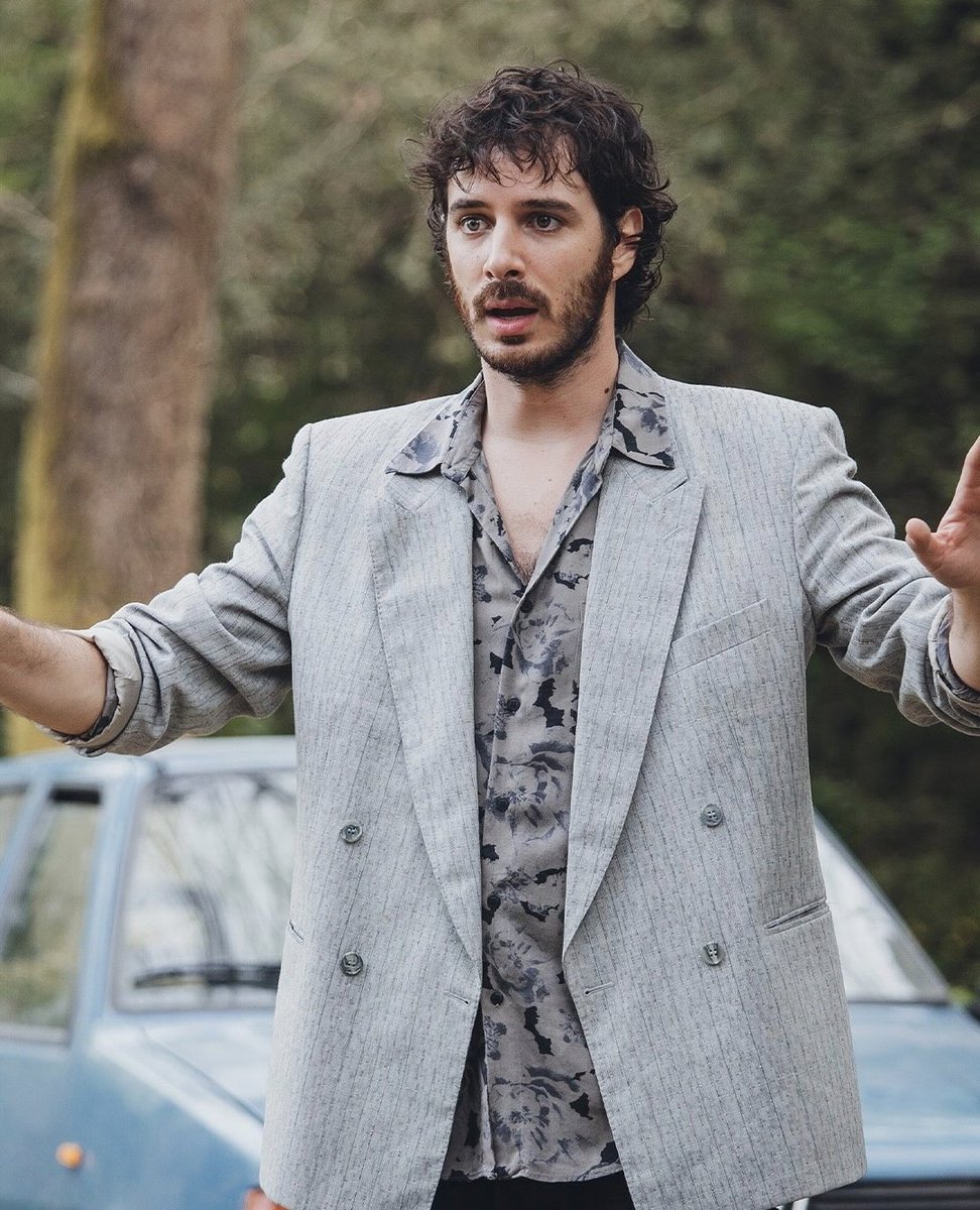 bennyyz_'s tweet image. non può essere un carosello di @pierspollon se non è iconico e meraviglioso.

{cosa fa bruno nella serie? le prende (da tutti) ps: noi ti vogliamo bene🫶🏼}
#Spollondì #Spollonverso #HotelCostiera