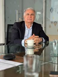 Quiero destacar la muy importante participación del Gobernador del Huila en un evento promovido y liderado por la FAO que se cumple en Roma. Nuestro mandatario está en un escenario internacional promoviendo el cacao opita, gestionando recursos para la renovación de las labranzas.