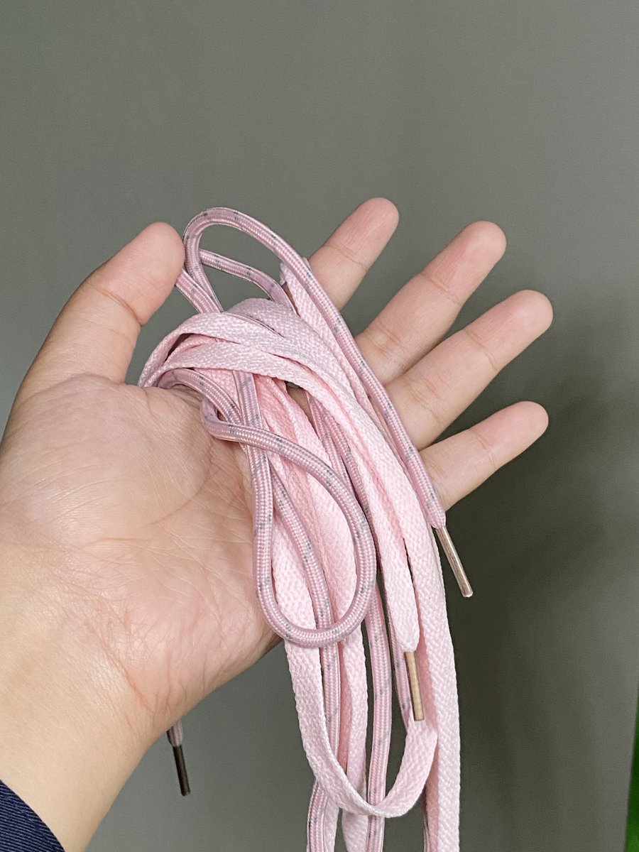 asyilamjcee🧚🏻♀️ (@lalavyy) on Twitter photo Don't skip these shoes for 130k.. can get 4 tali sepatu donggg😭👌🏻 Don't skip these shoes for 130k.. can get 4 tali sepatu donggg😭👌🏻