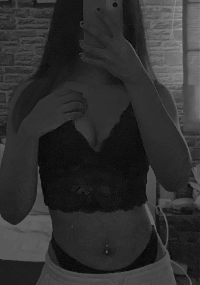 Arianaselling89's tweet photo. hey im new to #nsfwtwt and #sellingcontents #buyingcontent

✧ 18 (mdni)
✧ she/her
✧ selling
✧ 4'11
✧ breeding kinks &amp; i love abs
✧ dms open. please be nice

♡ + ↻ to be moots https://t.co/7aJAtA9NnZ
