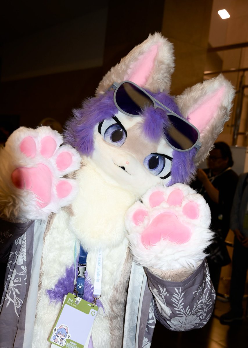 ㅋㅋ.. 못알아 봐서 미안해요.. 신스짠..😹💜✨

#fursuit #FursuitEveryday