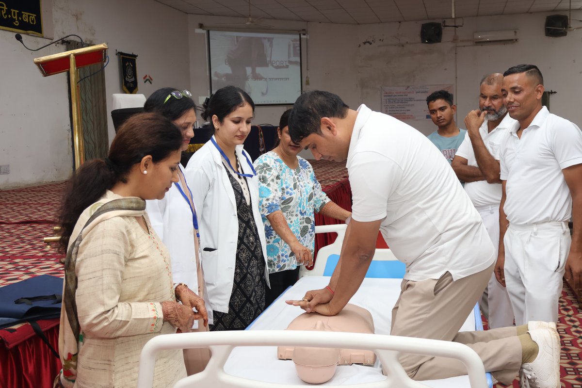 RCWA5SIGNALCHD's tweet photo. 🚑 CPR Awareness Week, organized by RCWA, 5 Signal BN, CRPF, Chandigarh — empowering every member and their families  with life saving skills! 💪  
Learning Cardiopulmonary Resuscitation (CPR) means being prepared to save a life when every second counts. 🫀 https://t.co/q1p4bstFIo