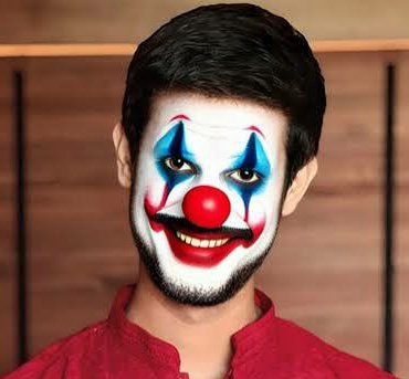 KraantiKumar's tweet image. पान मसाला मुद्दे पर शाहरुख खान का पक्ष लिया. ध्रुव राठी की रेलाई कर दी, इससे बहुतों का करेजा फट गया.
ध्रुव राठी ने शाहरुख खान पर व्यक्तिगत टिप्पणी क्यों की. दरअसल शाहरुख खान ने कुछ दिनों पहले मोदी जी के जन्मदिन पर वीडियो बनाकर बधाई संदेश दिया था.
ध्रुव राठी ने आकलन किया…