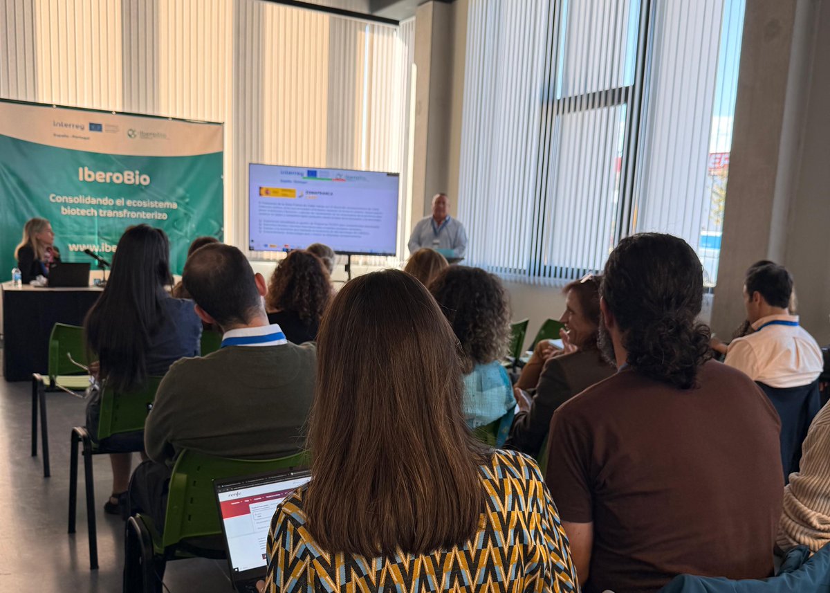 ZFCadiz's tweet image. Hoy, como socios del proyecto POCTEP #IberoBio, hemos participado en la jornada de presentación del #PoloIbéricoTransfronterizodeBiotecnología en #SantiagodeCompostela. 

El coordinador de nuestra @IncubazulCadiz, José Manuel Fedriani, ha sido el encargado de nuestra exposición.