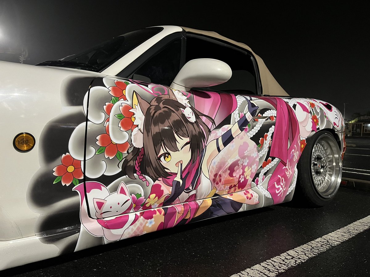 miku_GP4's tweet photo. 「これぞイズナ流忍法！」
ブルーアーカイブ 
百鬼夜行連合学院  久田イズナ

イメージは和彫り
ひかえカイナ七分袖

左サイドに追加しました！
めちゃくちゃこだわったので今週土曜痛天で会って説明聞いてください🤝

 #痛車天国で会いましょう 
 #痛車天国2025秋 
 #BlueArchive 
 #久田イズナ https://t.co/YoAQ1PjKWr