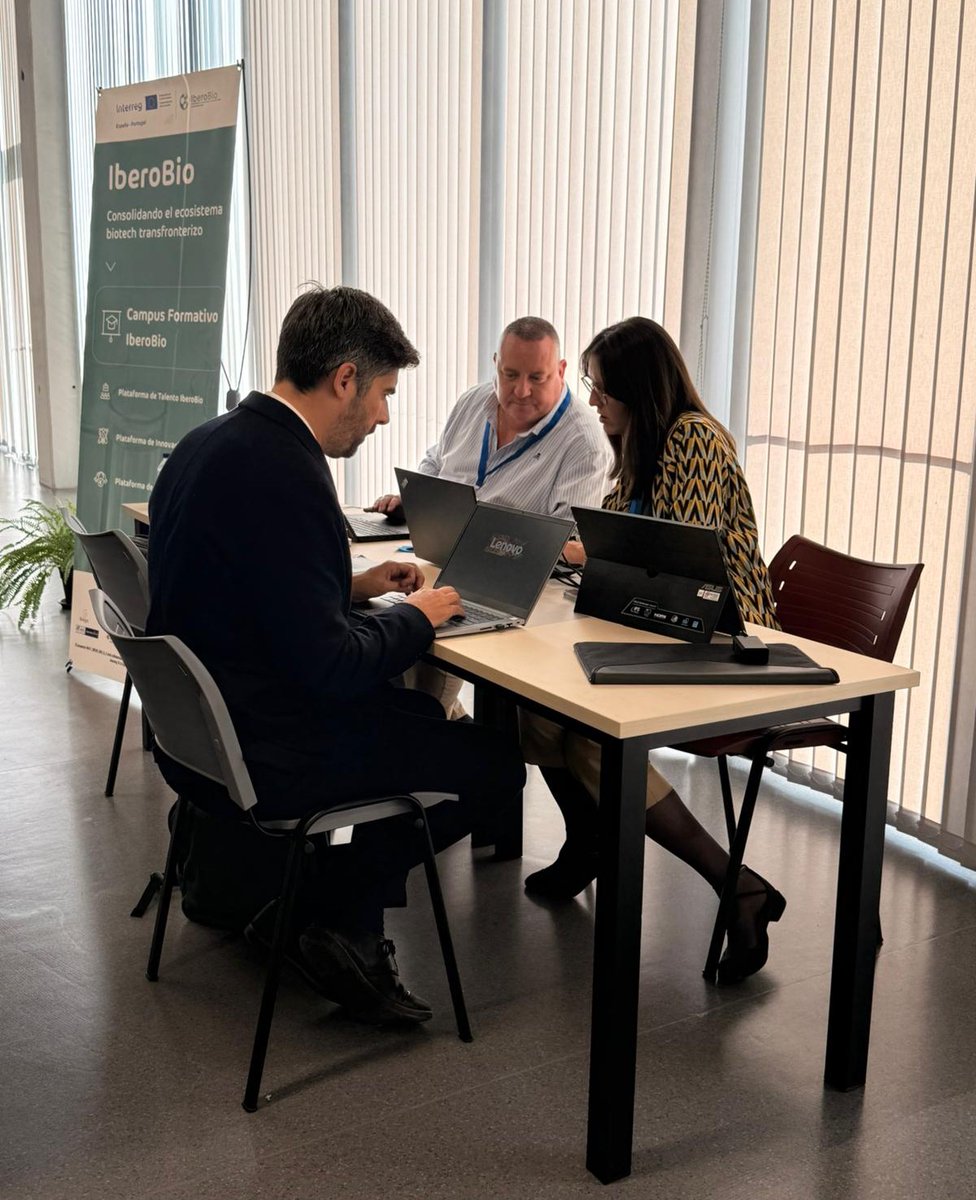 ZFCadiz's tweet image. Hoy, como socios del proyecto POCTEP #IberoBio, hemos participado en la jornada de presentación del #PoloIbéricoTransfronterizodeBiotecnología en #SantiagodeCompostela. 

El coordinador de nuestra @IncubazulCadiz, José Manuel Fedriani, ha sido el encargado de nuestra exposición.