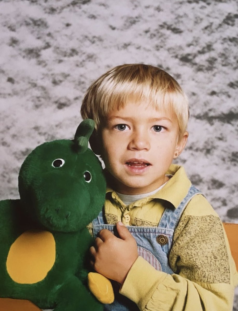 SamuSamumind's tweet photo. Heute bin ich 30.
Halb mein Leben hab ich mich betäubt – mit Drogen, Sex, Menschen, die die Leere nicht füllen konnten.
Jetzt bin ich clean. Kein Meth, keine Zigaretten.
Ich baue Frieden statt Flucht.
Das hier ist keine Bühne – es ist ein Kreis.
🖤 #recovery #healing #growth https://t.co/sgqPuPDX51