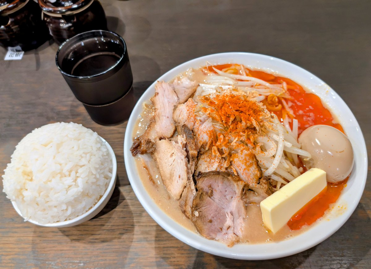 秒で消えた。瞬きしたら空になってた🤤
ライスおかわり自由なので炊飯器と自分の席を永遠と高速フットワークした🤣