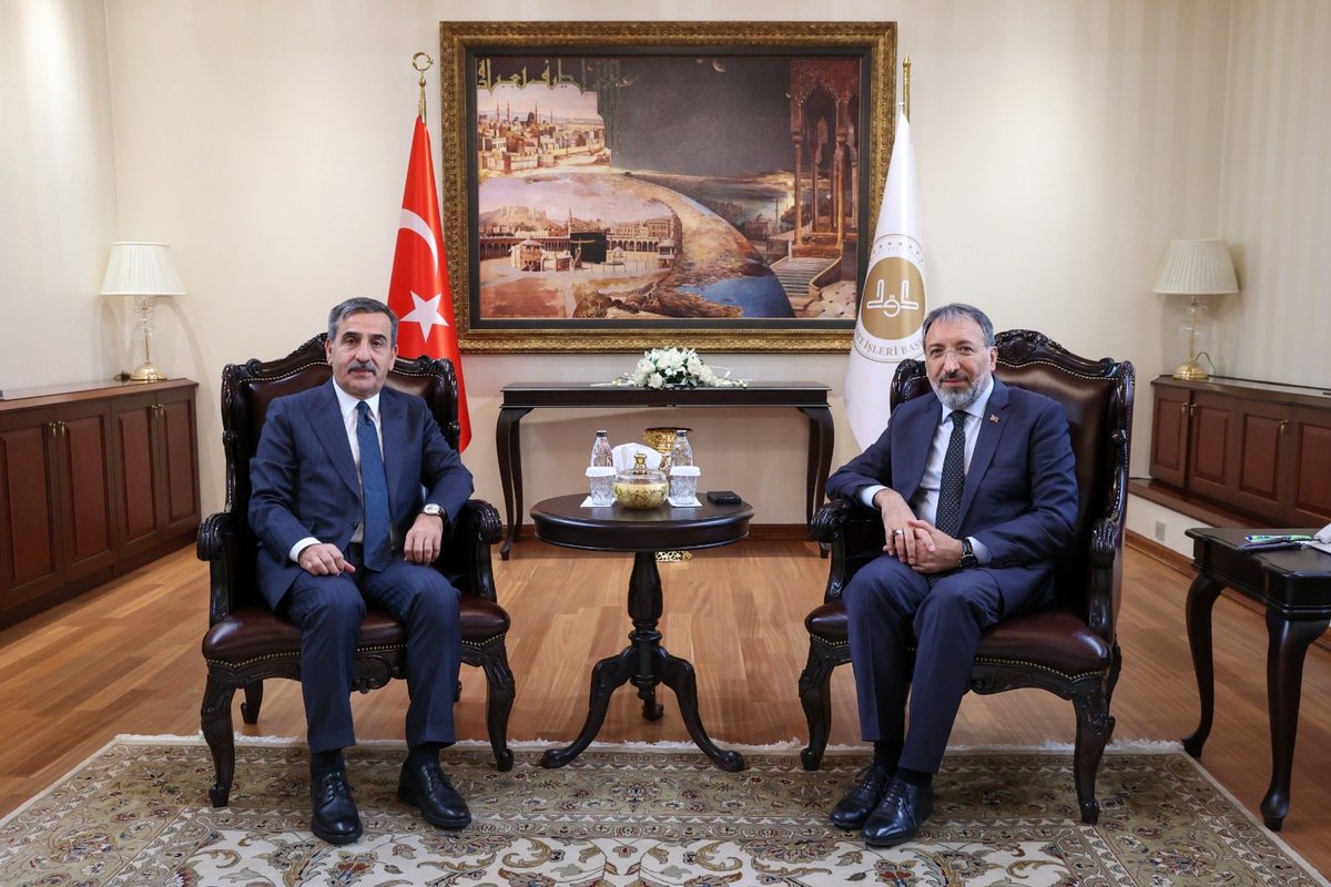 Diyanet İşleri Başkanlığı görevine atanan Prof. Dr. Safi Arpaguş’u ziyaret ederek hayırlı olsun dileklerimi ilettim.

Kendilerine yeni görevinde başarılar diliyor, nezaketi ve misafirperverliği için teşekkür ediyorum.
<a href="/DIBSafiArpagus/">Prof. Dr. Safi Arpaguş</a>