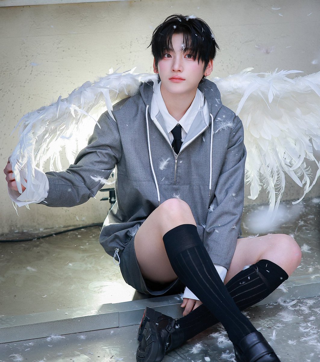 maishiteyu's tweet photo. 도대체 무슨생각으로

남자애를 이런 구도로 찍어놓은 거야 x발 https://t.co/nur1MbUkb3