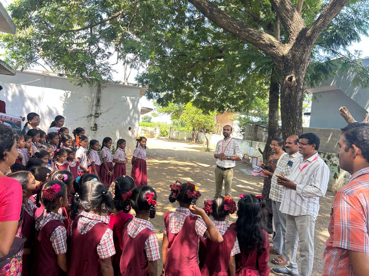 PmgHyderabad's tweet image. DCDP event was organized by India Post at Mudigonda, Khammam. Bringing people together to learn about postal services, savings schemes &amp;amp; digital initiatives. 💌✨
Together, we’re building stronger, more informed communities! 🤝🌿💼

#IndiaPost #DCDP @IndiaPostOffice