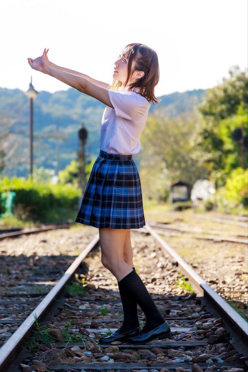 saku67974129's tweet photo. 自由な光と遊ぶ✨✨😄
　　Model:もえりんちゃん
　　　　@erinireom 
＃もえりん　ちゃん
＃制服コーデ
＃サラサラヘア
＃可愛い
＃秋の日差し
＃iRis撮影会
@_iRisphoto 
＃柵原ふれあい鉱山公園
＃ファインダー越しの私の世界 https://t.co/gcnwGdH1ZJ