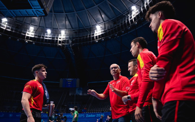 rfetm_tenismesa's tweet photo. Muy orgullosos de vuestro esfuerzo❤️ 

Desde el banquillo o en la mesa, os habéis dejado todo ☄️. ¡Y estáis clasificados para el Mundial!

España cede 2-3 ante Portugal y se queda a las puertas de los cuartos de final del Europeo en #Zadar2025

📲 https://t.co/hDGyg3rYfx https://t.co/fWaR6GGuZ0