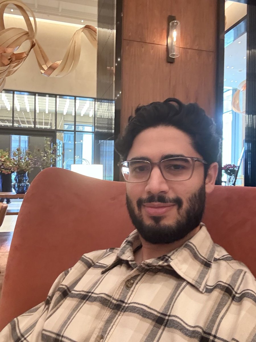 The biggest upgrade I made this year didn't come from AI.
It came from deleting half the apps on my phone.

I used to think productivity was about optimising every minute, squeezing more out of every day. 

Now I realize it's actually about protecting your attention, guarding the