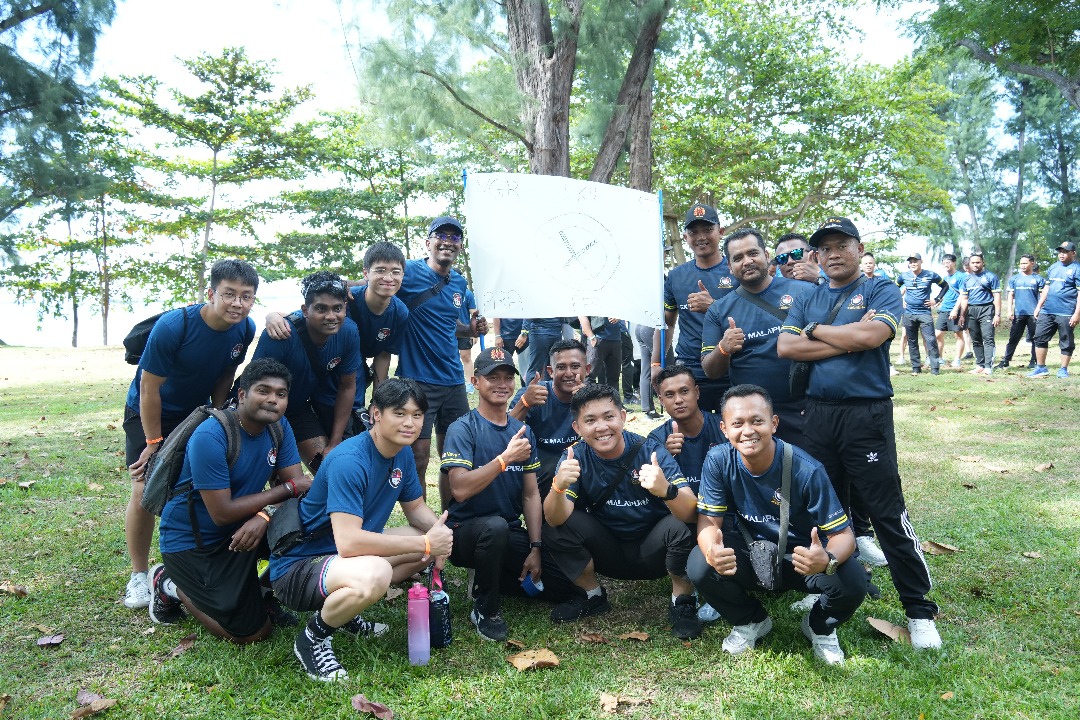 Warga KD LEKIU telah menyertai Program Sailor’s Interaction sempena Eks MALAPURA 33/25 yang diadakan di East Coast Park, Singapura. Program ini bertujuan memperkukuh hubungan profesional dan persahabatan antara warga TLDM dan TLSR melalui pelbagai aktiviti santai dan berpasukan.