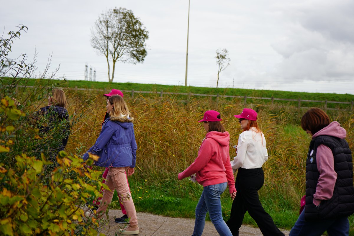 En ce mois d'octobre, la centrale multiplie les actions et se mobilise pour #OctobreRose🩷. Ce midi, ce sont plus de 100 salariés qui ont pris part à une marche "tous en rose", afin de se sensibiliser et de soutenir la lutte contre la maladie.
