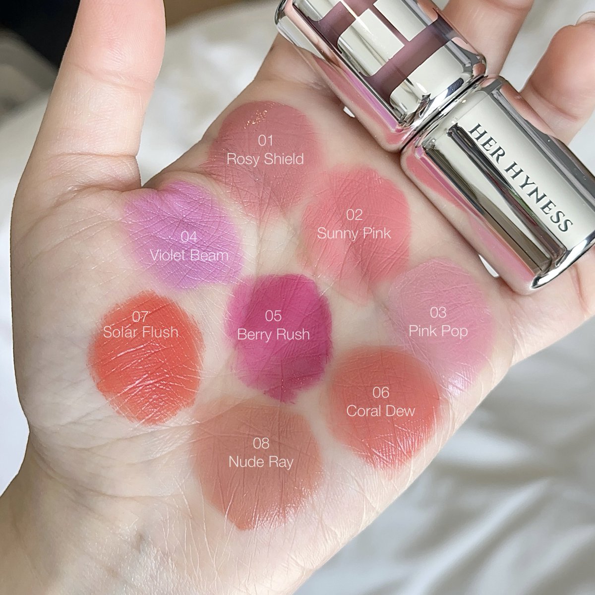 tinyreview2's tweet image. จากใจคนมีกระที่แก้ม ชอบไอเดีย Her Hyness มากอ่ะ ที่ทำบลัชกันแดด ถ้าเป็นเค้า นี่มั่นใจเลยว่ากันแดดที่แก้มได้จริง กระจางลงจริง แล้วสีน่ารักด้วยมากกก มีทุกเฉดที่คิดออก ใช้ได้ทุกสีผิวแน่ๆ พิกเม้นชัดสุด สีติดทนเช้ายันเย็นน เป็นบลัชที่ถือว่าชอบมากกกก