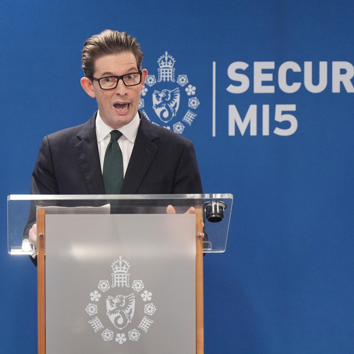 BROKENBRITAIN0's tweet image. 🚨 BREAKING NEWS: MI5 BOSS ISSUES CHILLING STATEMENT SAYING THE UK NEEDS TO DEFEND ITSELF AGAINST THREATS FROM CHINA❗️

Sir Ken McCallum also revealed that MI5 intervened against a state threat from China in the past week ⚠️ 

CHINA IS A THREAT TO NATIONAL SECURITY 🇬🇧