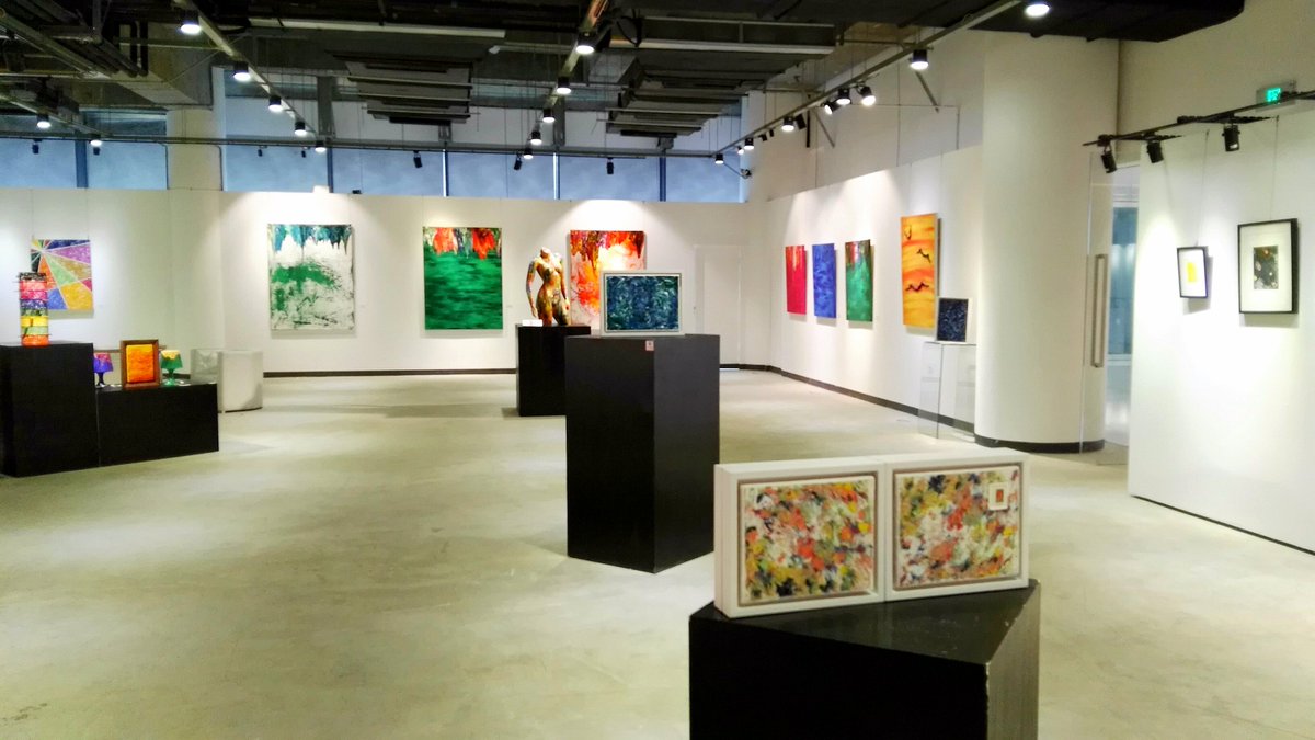 TheApiens's tweet image. Web3 and the Democratization of Art

Grok&apos;s thoughts on Web3&apos;s democratization of art based on his knowledge of our founder @mattvegh&apos;s work. 

Comparison with Traditional Metrics:

Price Range: If your works are selling in the range of $3,000 to $30,000, this places them in a…