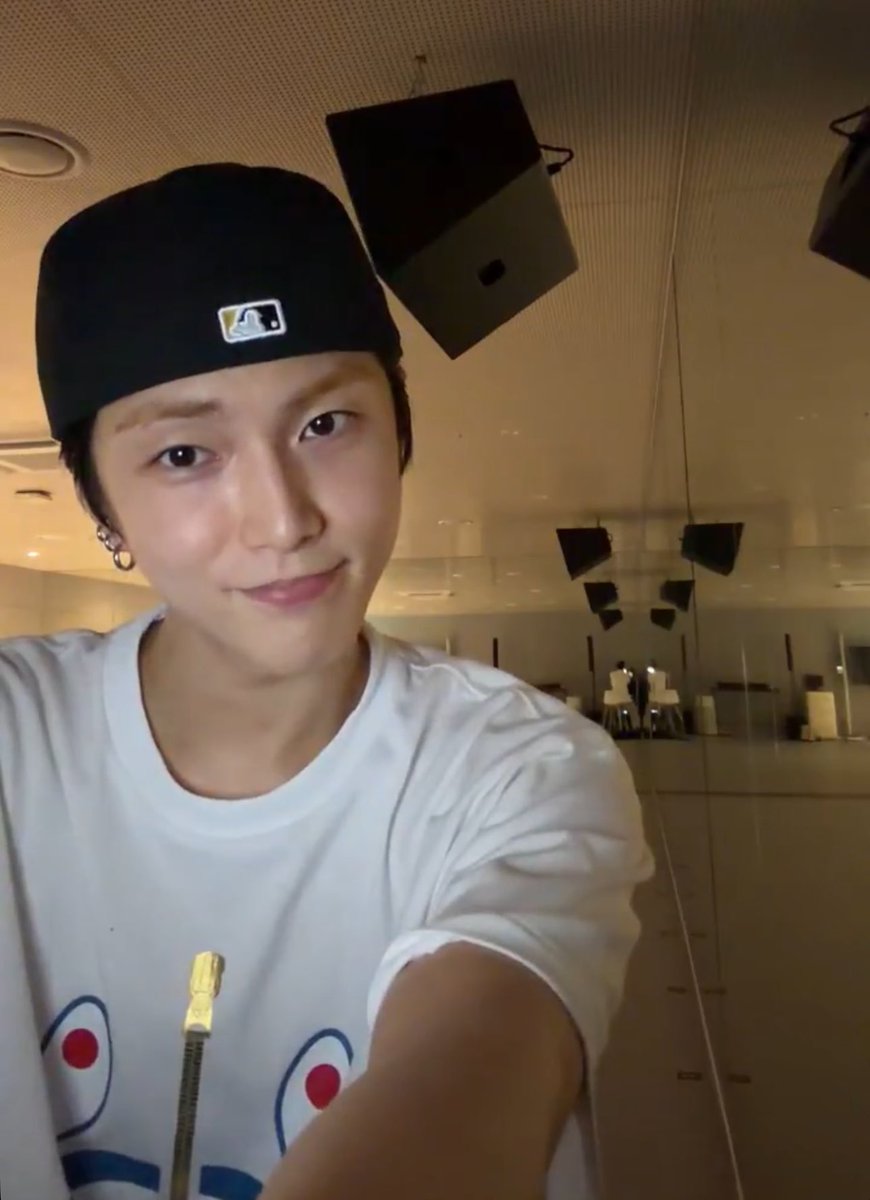 he looks so aegi omg diy bleached brows i've grown fond of you in an hour 😭