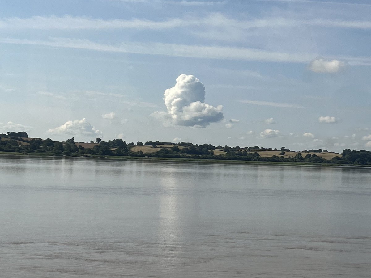 Barb_Drummond's tweet image. Love this image of #cloud taken from moving #train over #RiverSevern. Features in my book @TheGreatFloodOf1607