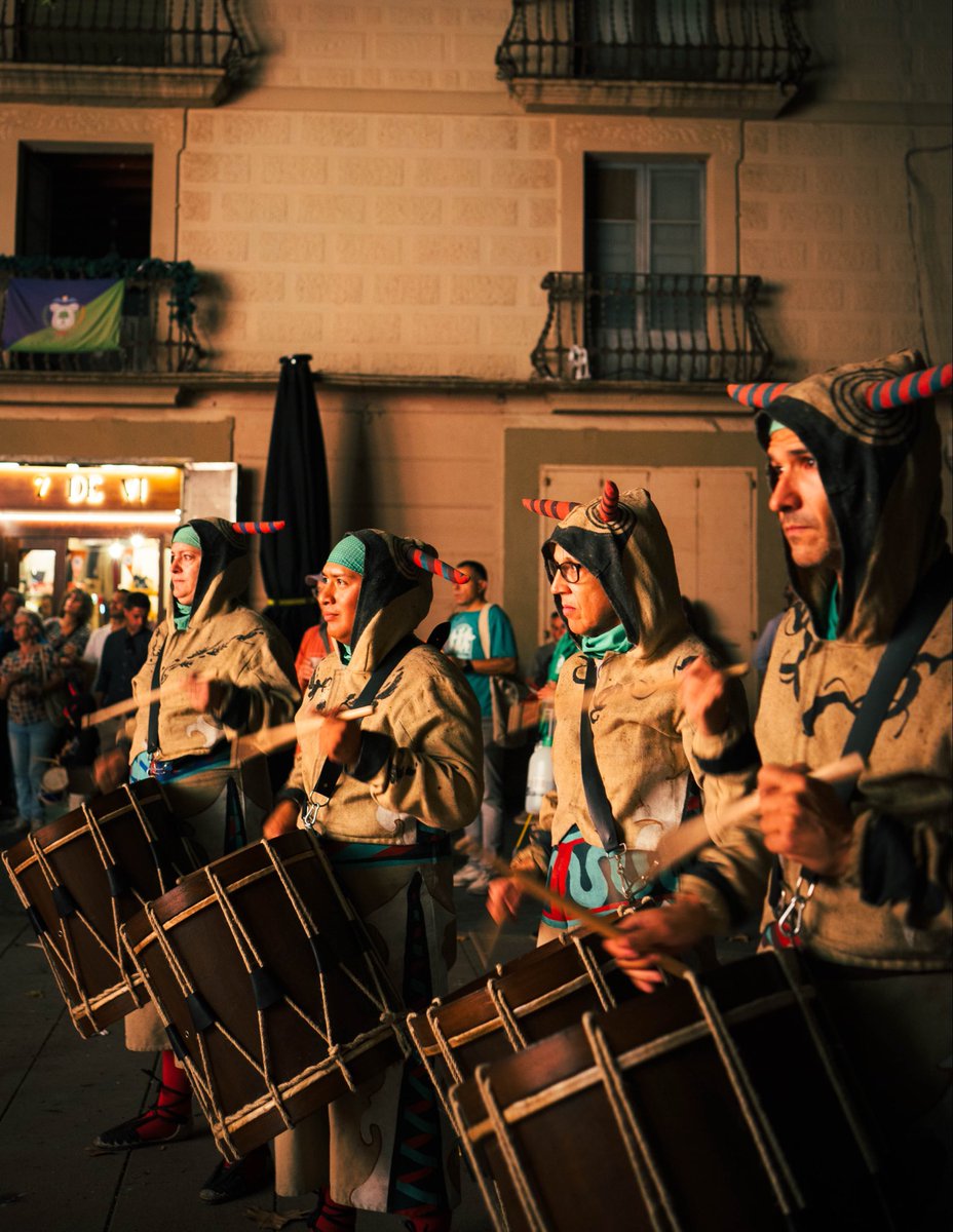Dissabte passat vam culminar la nostra temporada 25’ a la Fira de Santa Teresa del Vendrell.🎇🧨 
Gràcies pel convit <a href="/elcabrot/">El Cabrot i El Cabrot Petit.</a> i per fer-nos sentir com a casa companys! 

Ara toca guardar maces i agafar forces👣😌 Ens veiem d’aquí uns mesos!

#diablesdetarragona
📸 <a href="/hydase/">Hydase</a>