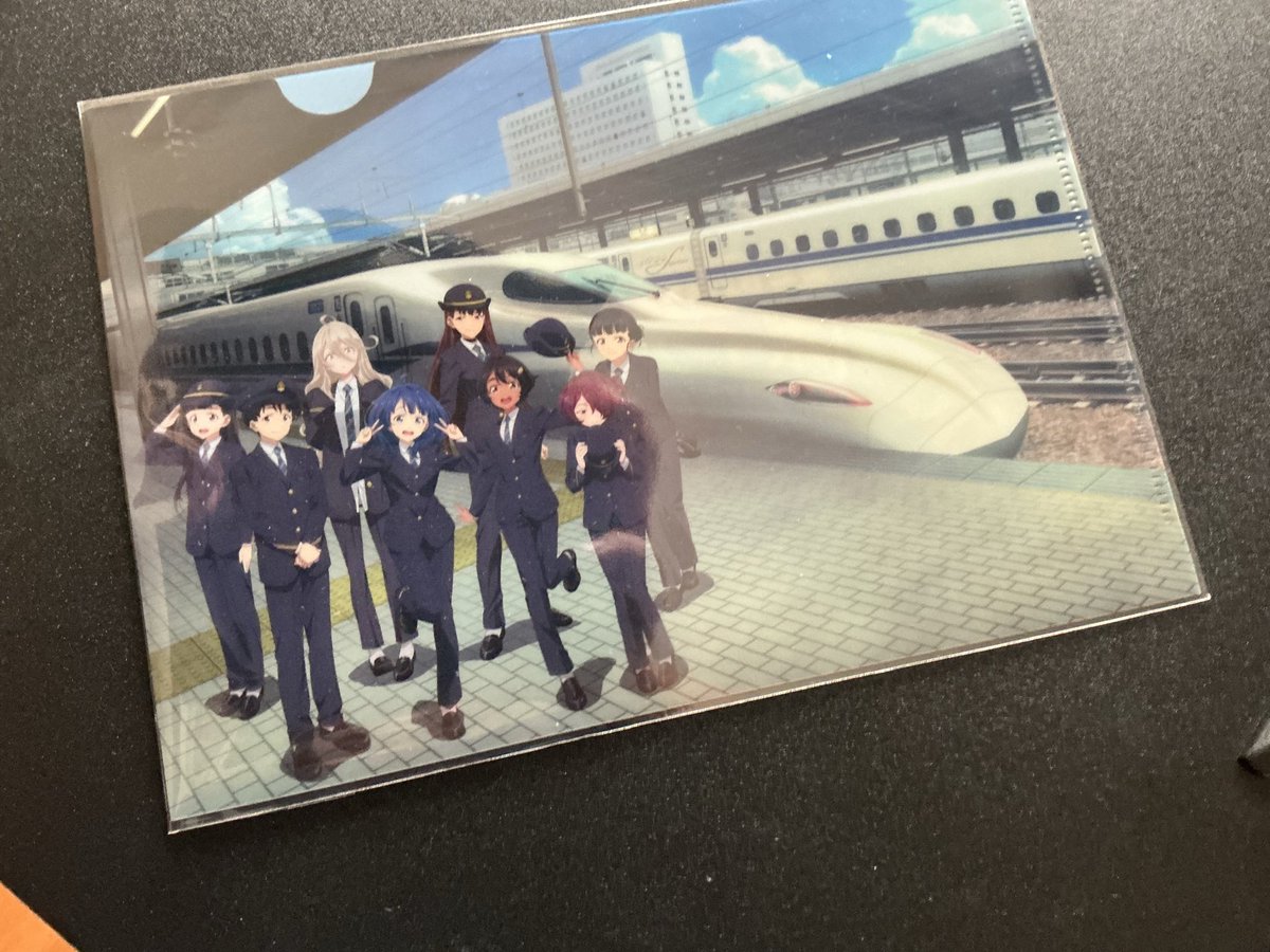 zezeruco's tweet photo. 年に一度の集まりついでにマケイン新幹線イベントクリア！
到着時間が少し遅かったので案内所ではなく精文館書店さんで交換　グッズ交換だけお願いしたのですが、気持ちよく交換してもらえました。欲しい本出たらまた買いに行きますね。
#マケインJR東海コラボ https://t.co/oxVS2fJSrT