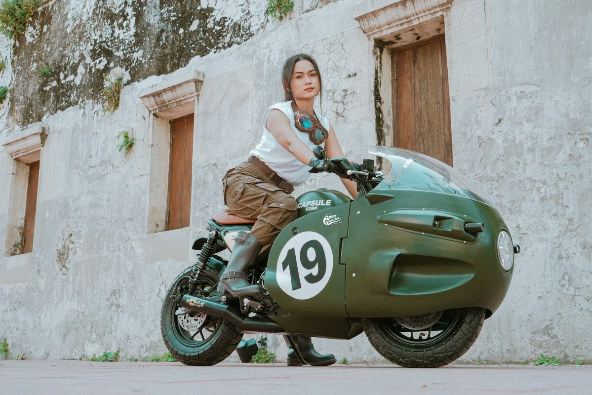 Ryo_Saeba_3's tweet image. La société japonaise GANESHA + propose une réplique fonctionnelle de la moto GC-MK000 Monkey Racer de Bulma dans Dragon Ball.
Le prix : 1,77 millions de yens (~10 000€).
#DragonBall #Japon