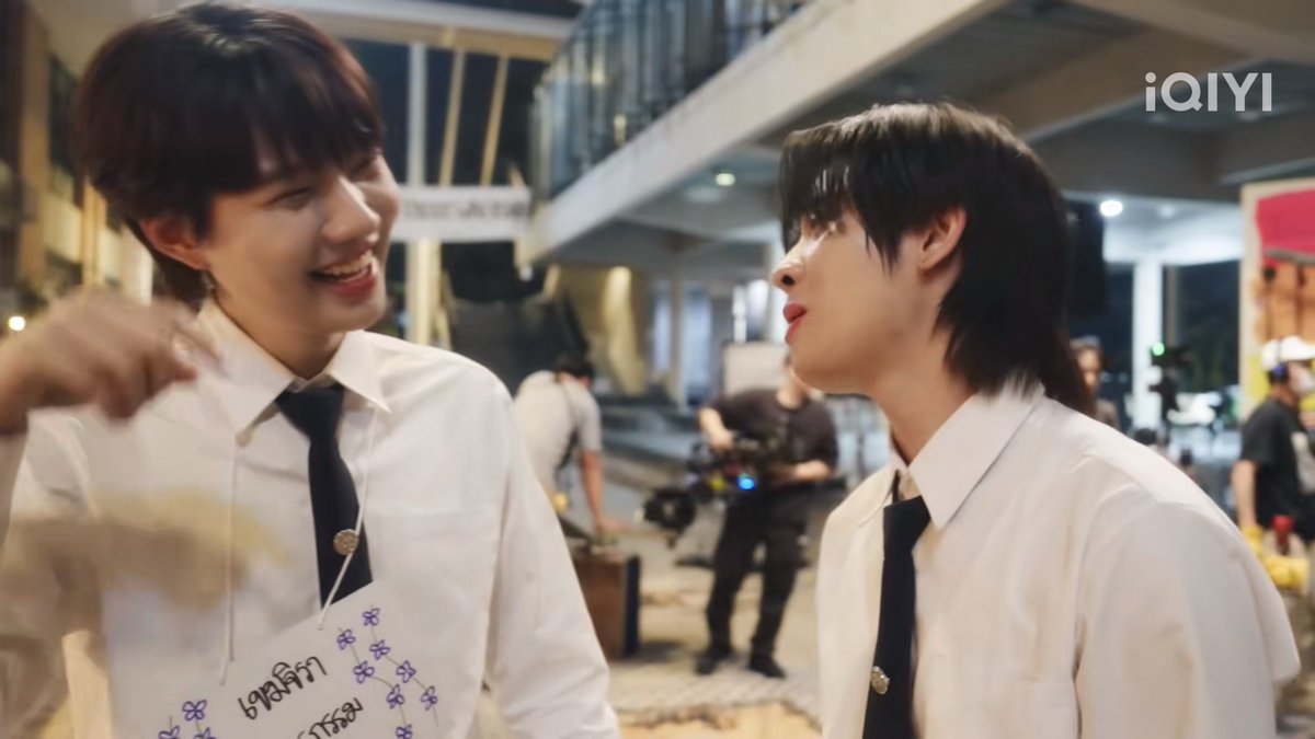 bunleng_wan's tweet image. เฟิร์ส : จริง ๆ อันนี้เป็นต้นกำเนิดของแฮชแท็กเจตเขมนะ คือปูมาอะ คือพระเอกเลยเจตอะ พาไปเจอพ่อครูเท่านั้นแหละ นี่ไง พ่อครูแย่งเขมไปจากเจตอะ!
น้ำปิง : ก็พ่อครูเขาหล่ออะ
คือออออ 5555555 เฉลยเลย ชีเขมเลือกพ่อครูเพราะอะไร แต่ชีบอกเจตก็หล่อ คือสวยมากลูกฉัน 5555