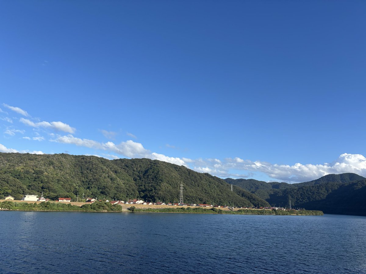 takinamiyukari's tweet photo. 江津市での講演。「男/女だからこうすべき」という抑圧の正体と、私たちができること。情報量いっぱいの1時間半でしたが、たくさんの方に真剣に聞いていただき嬉しいです。

江津は水と瓦が美しい素敵なところで、出会った方たちはみんな明るくて会話好き！とても楽しかったです。またいつか！ https://t.co/StT0GJqxLG